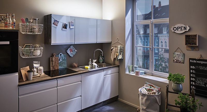 LED-Stripes für indirekte Beleuchtung hinter Küchenschränken