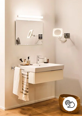 Zonenbeleuchtung im Badezimmer durch Spiegel- und Wandleuchten