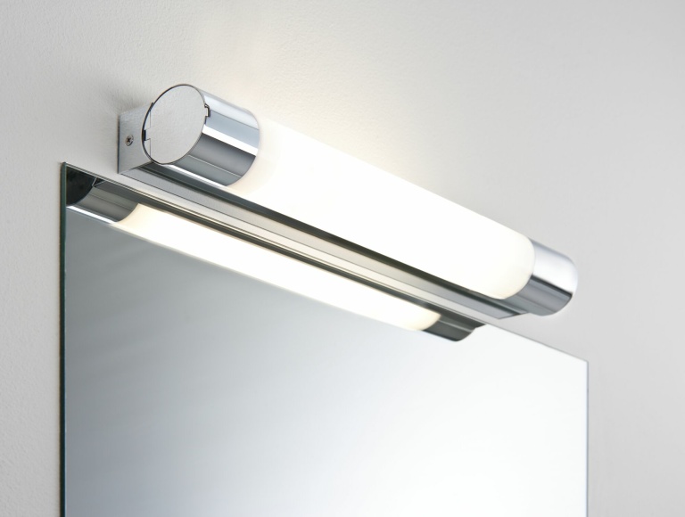 Paulmann LED Spiegelleuchte Orgon Chrom mit Steckdose 70cm IP44 3000K 10,5W 835lm 230V